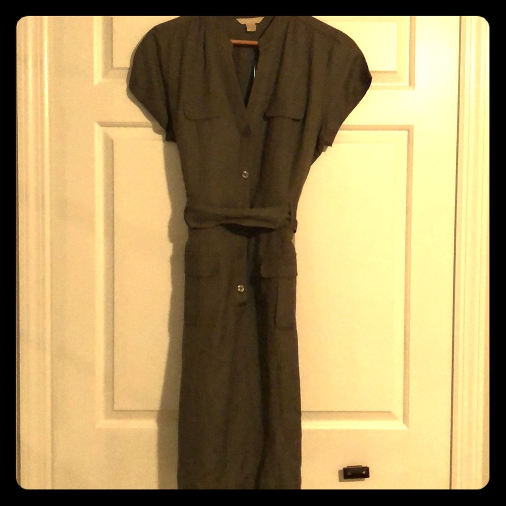 Banana Republic safari button down dress w/belt.